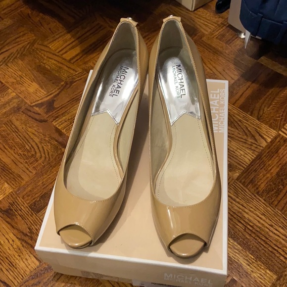 Michael Kors heels - Picture 1 of 5